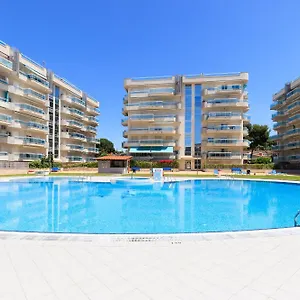 Apartment Uhc Larimar Family Complex